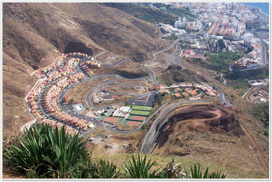 La Caldereta y Santa Cruz de La Palma desde el mirador de la Concepción La Caldereta y Santa Cruz de La Palma desde el mirador de la Concepción