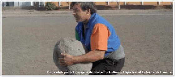 Sollevamento o braccio di ferro con pietre Sollevamento o braccio di ferro con pietre