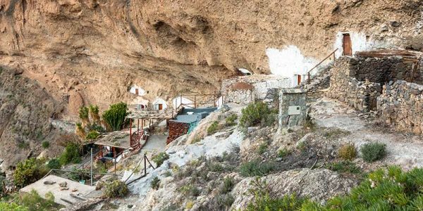 Sito archeologico con case rupestri sulla scogliera di Acusa, Seca Isola di Gran Canaria